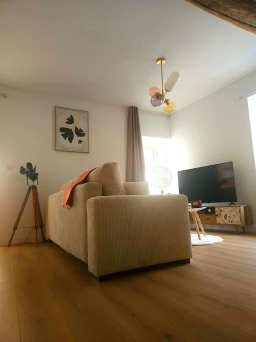 "La Tour", Logement Cosy, Au Calme Vertrieu Exterior photo