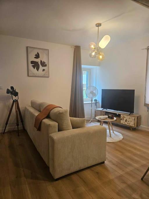 "La Tour", Logement Cosy, Au Calme Vertrieu Exterior photo
