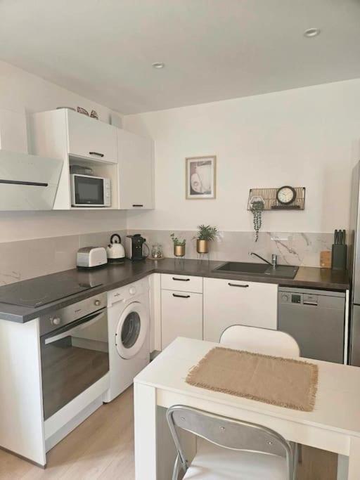 "La Tour", Logement Cosy, Au Calme Vertrieu Exterior photo
