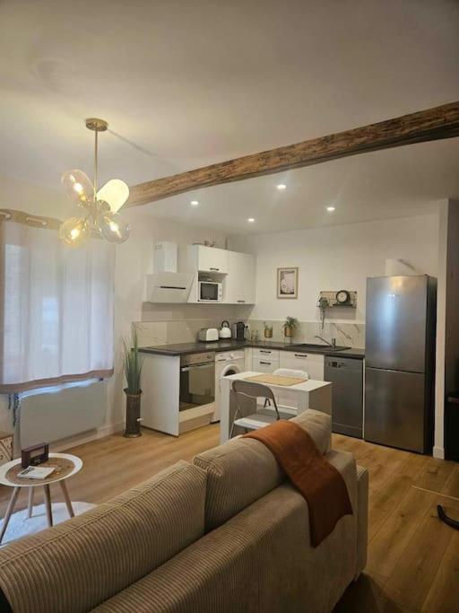 "La Tour", Logement Cosy, Au Calme Vertrieu Exterior photo